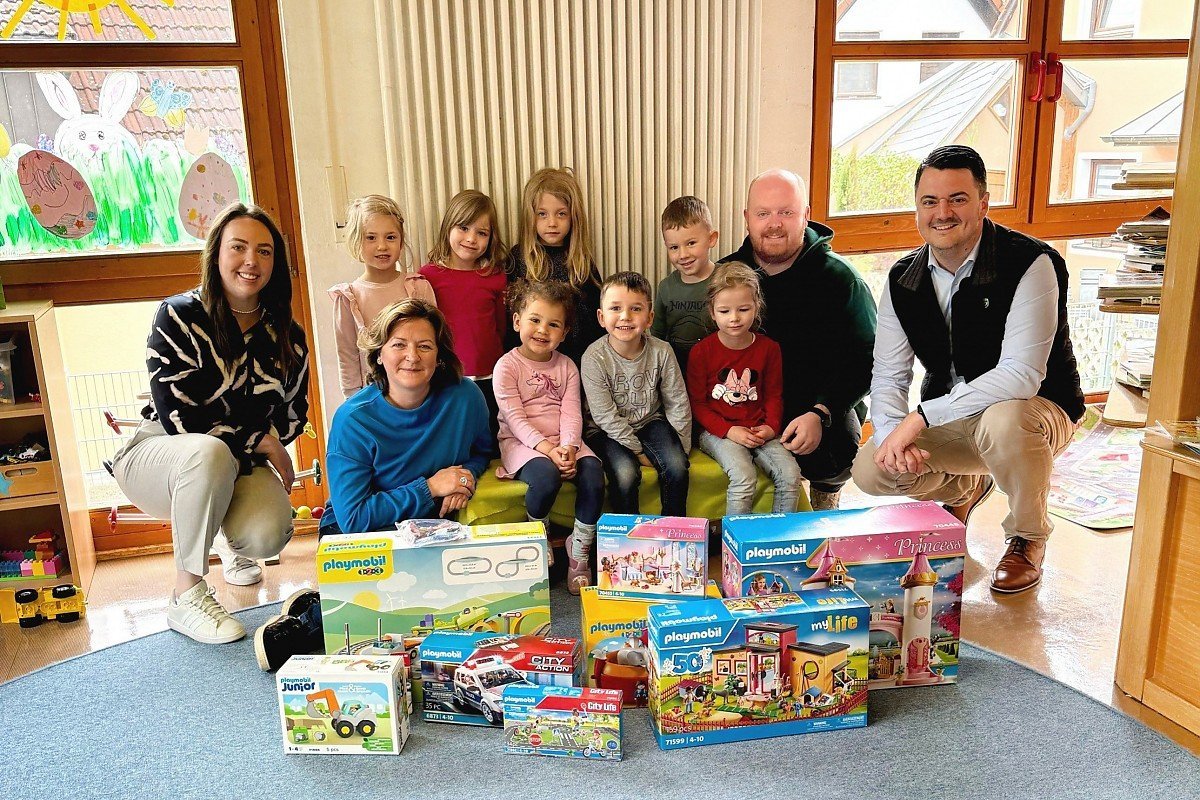 Foto Hegerich Immobilien spendet Playmobil-Sets
