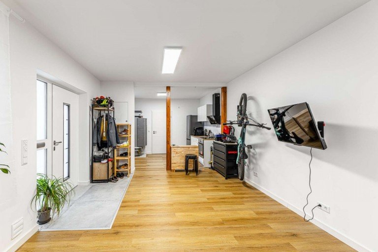Eingangsbereich N�rnberg Wohnung HEGERICH: Wohnen oder investieren: Sanierte 2-Zimmer-Wohnung in gefragter Nordlage N�rnbergs