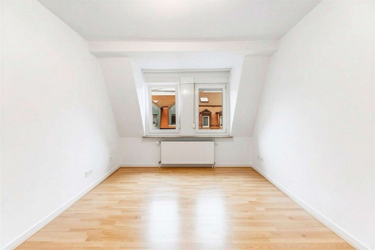 Wohnzimmer - (KI generiert) N�rnberg Etagenwohnung HEGERICH: Attraktive 2-Zimmer-Wohnung mit Dachgeschoss-Charme f�r Singles, Paare oder Kapitalanleger