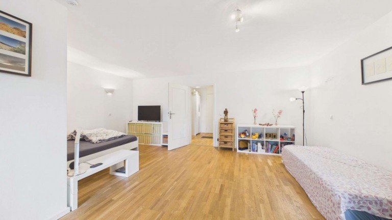 Wohn-und Schlafbereich M�nchen Etagenwohnung HEGERICH: Vermietete 1,5-Zimmer-Erdgeschosswohnung mit Balkon in M�nchen-Bogenhausen!