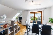 Wohnzimmer OG Hegerich: Stilvolles Zweifamilienhaus mit Wintergarten und vielseitigen Nutzungsm�glichkeiten
