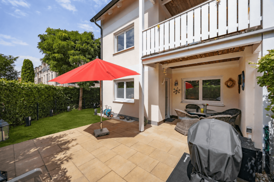 Terrasse - (KI generiert) Erdgeschosswohnung M�nchen