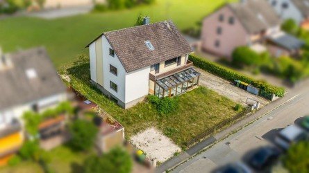 Hauptbild HEGERICH: Vielseitiges Mehrfamilienhaus mit Projektierung und großem Entwicklungspotenzial