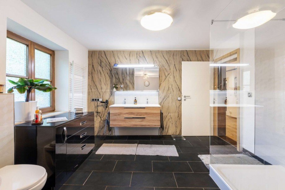 Blick ins Badezimmer Etagenwohnung Bockhorn