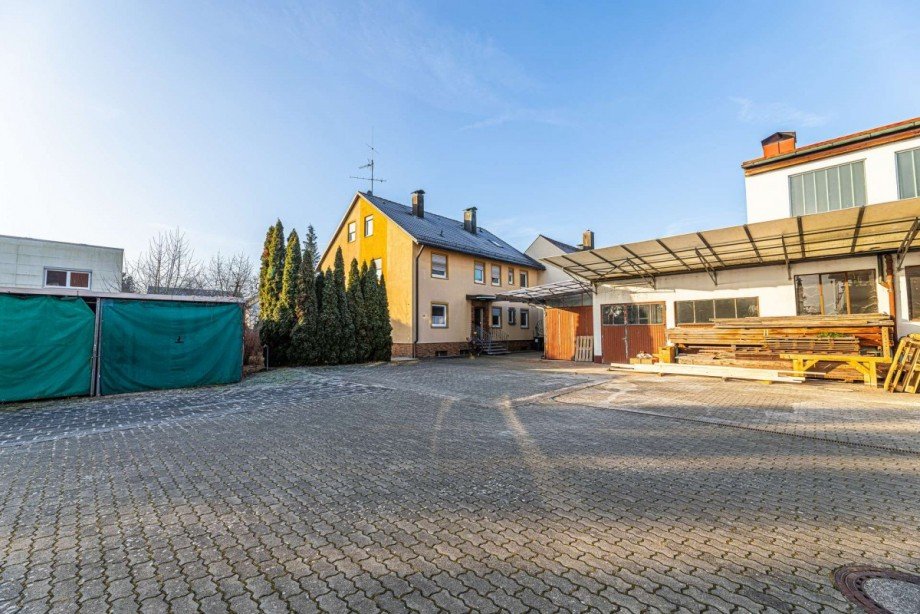 leerstehendes Mehrparteienhaus Mehrfamilienhaus F�rth