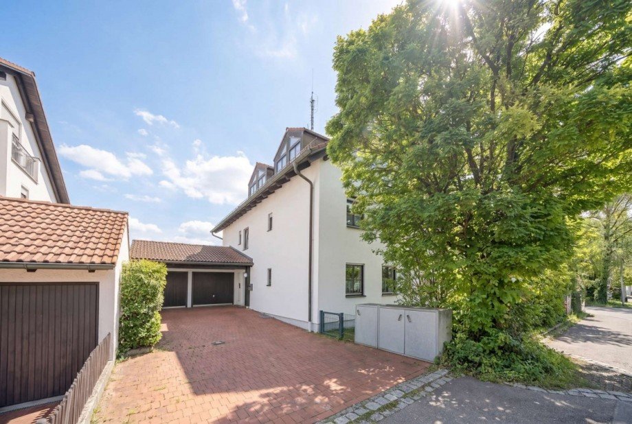 Einfahrt Mehrfamilienhaus Germering