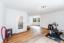Fitnessraum Hegerich: Stilvolles Zweifamilienhaus mit Wintergarten und vielseitigen Nutzungsm�glichkeiten