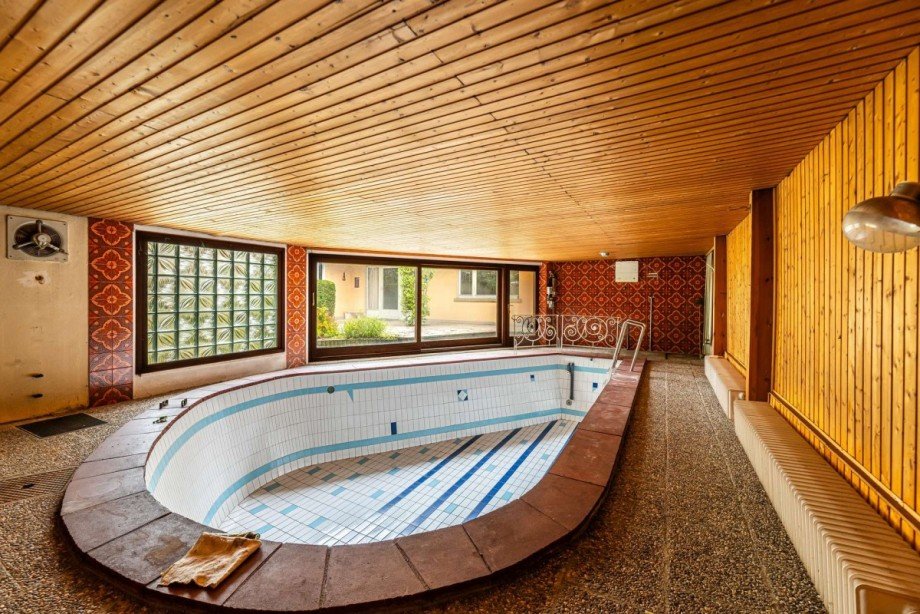 Indoor-Pool Zweifamilienhaus F�rth