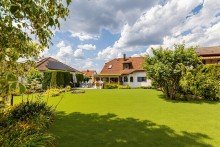 Ansicht Hegerich: Stilvolles Zweifamilienhaus mit Wintergarten und vielseitigen Nutzungsm�glichkeiten