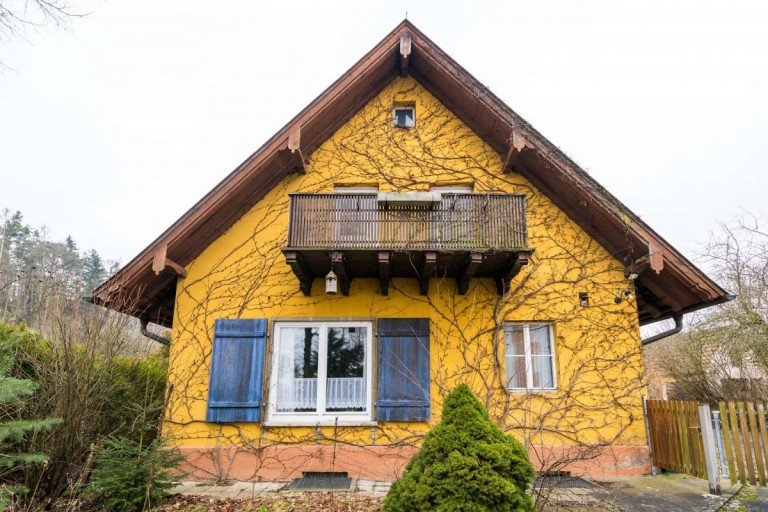 Hausansicht Windsbach Zweifamilienhaus HEGERICH: Zwei Doppelhaush�lften. Ein au�ergew�hnliches Anwesen. Unz�hlige M�glichkeiten.