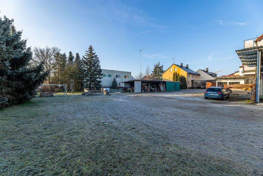 Blick vom Grundst�ck Mehrfamilienhaus F�rth