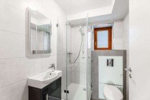 Badezimmer Hegerich: Stilvolles Zweifamilienhaus mit Wintergarten und vielseitigen Nutzungsm�glichkeiten