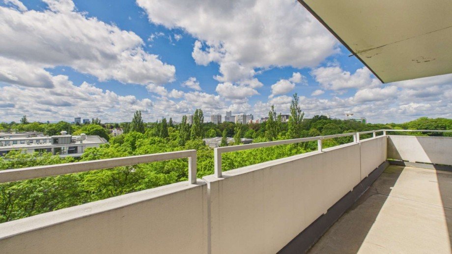 S�dbalkon mit Blick ins Gr�ne Etagenwohnung M�nchen