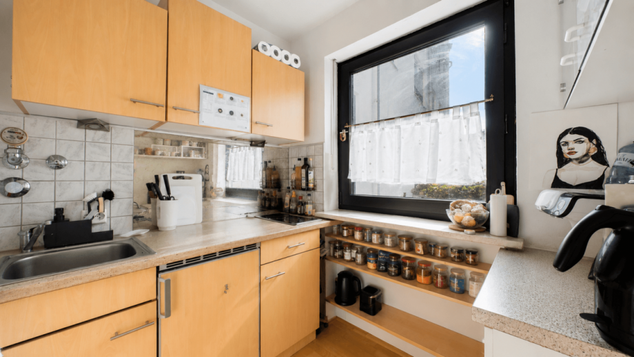 K�che (KI-gest�tzt bearbeitet) Erdgeschosswohnung M�nchen