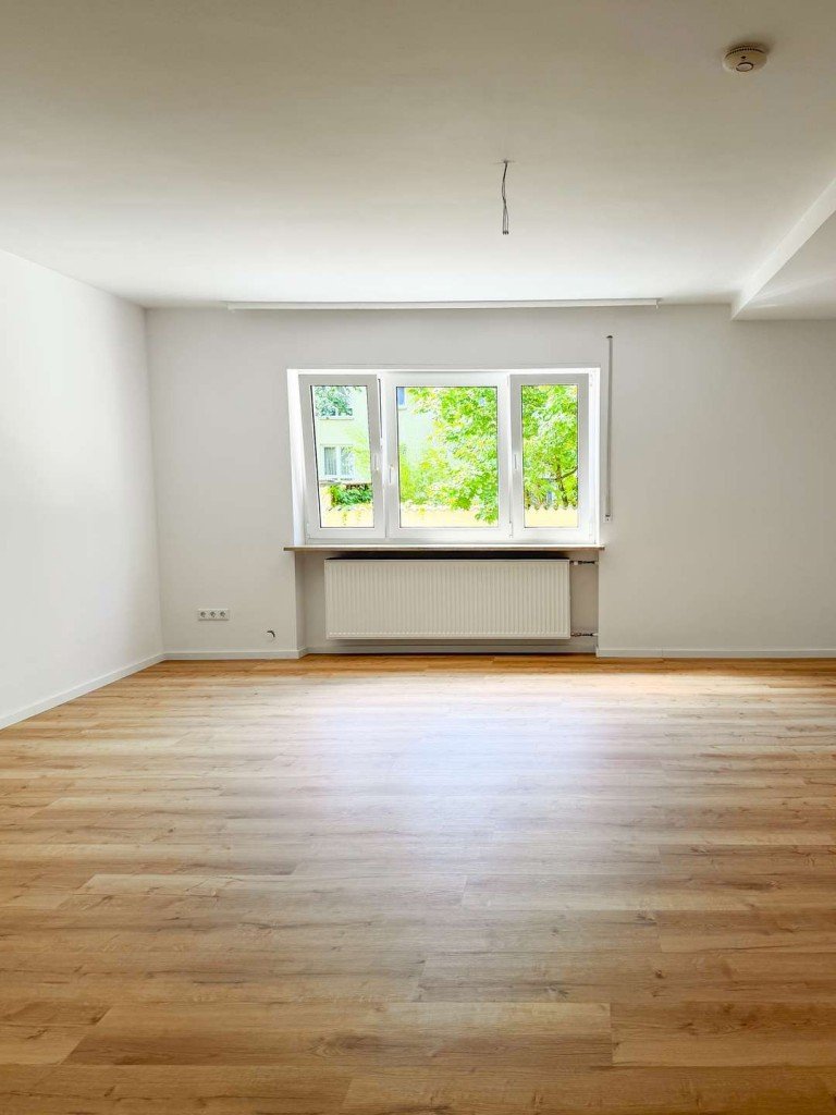 Wohnzimmer N�rnberg Etagenwohnung HEGERICH: Komplett sanierte 1-Zimmer-Wohnung in idealer Lage am W�hrder See
