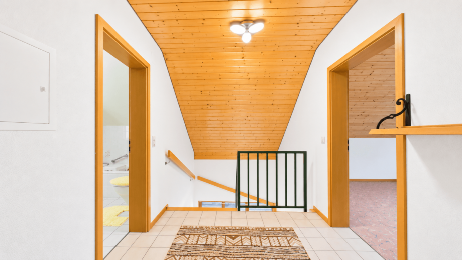 Dachgeschossflur (KI gest�tzt entm�bliert) Einfamilienhaus M�nchen