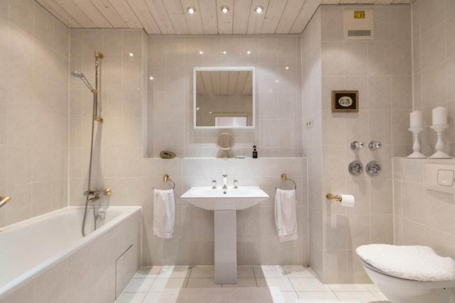 gro�z�giges Badezimmer Etagenwohnung M�nchen