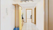 Flur HEGERICH: Helle 2-Zimmer-Wohnung mit traumhafter Dachterrasse in Obersendling!