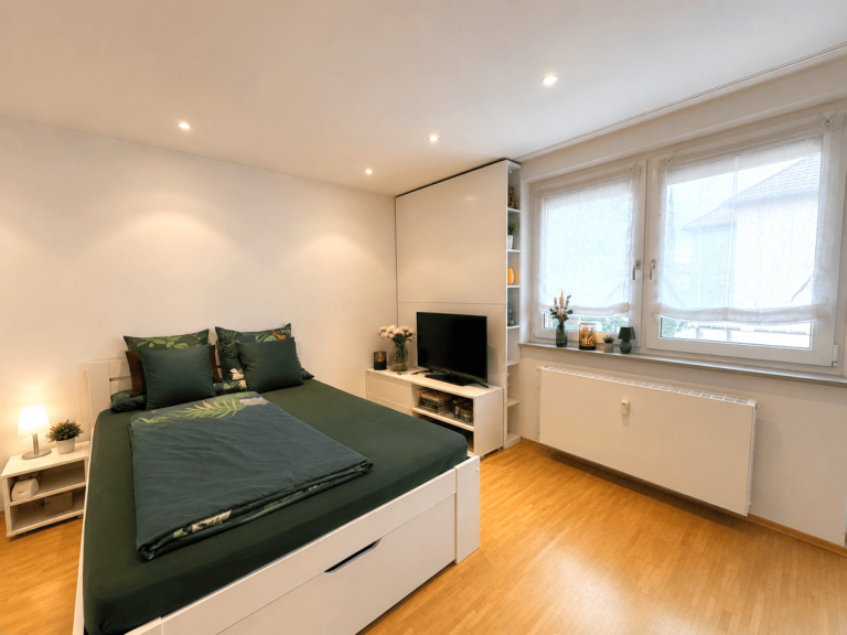 Schlafzimmer F�rth Etagenwohnung HEGERICH: ZUHAUSE ANKOMMEN IN F�RTH - GEM�TLICHE, TEIL M�BLIERTE 1-ZIMMER-WOHNUNG MIT BALKON