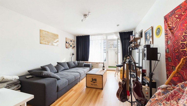 Wohnzimmer M�nchen Etagenwohnung HEGERICH: Vermietete 1-Zimmer-Wohnung mit Balkon in direkter Lage am Olympia-Einkaufszentrum