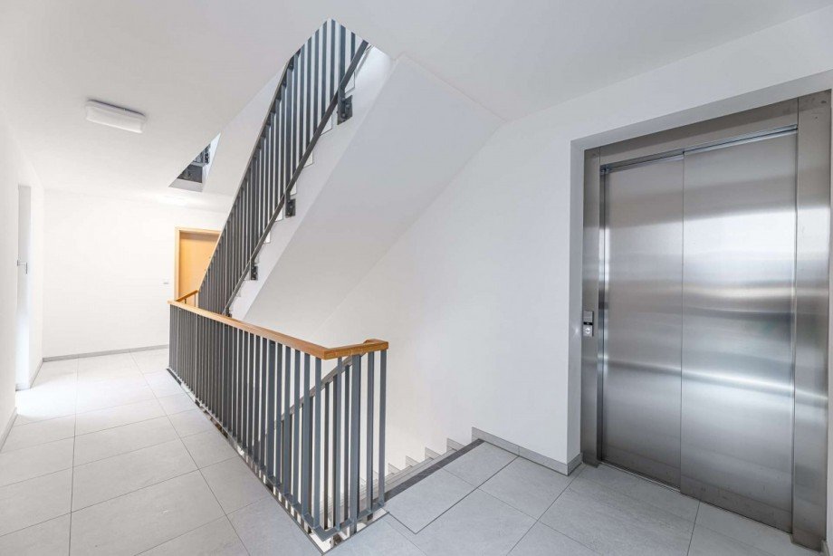 Treppenhaus mit Aufzug Etagenwohnung N�rnberg