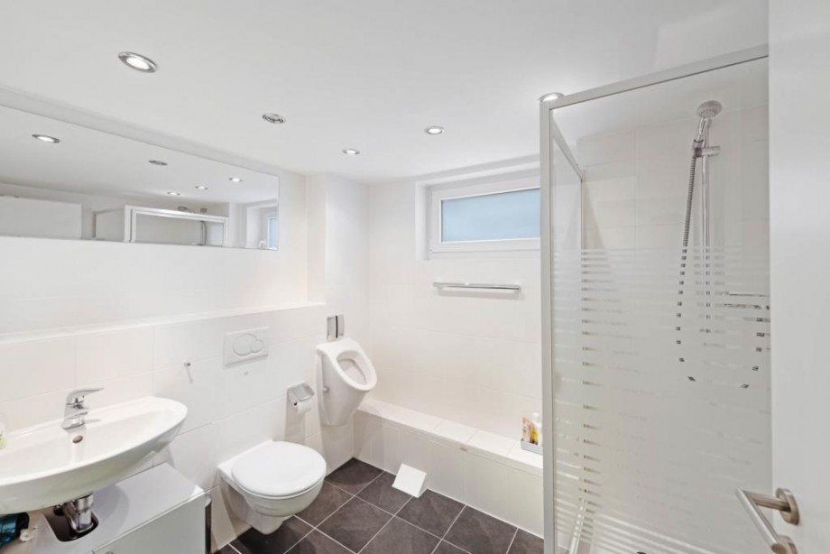 Bad mit Dusche Einfamilienhaus Poing