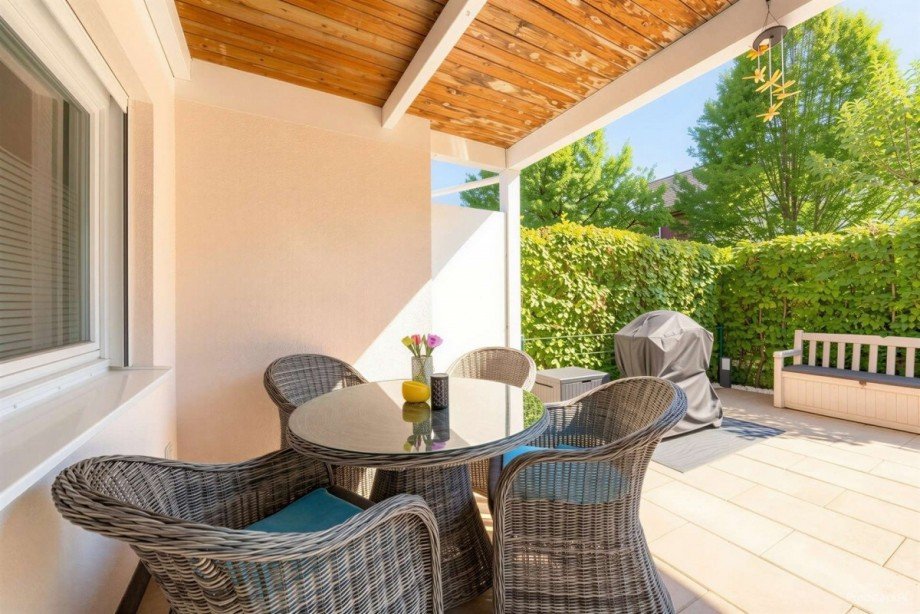 Terrasse - (KI generiert) Erdgeschosswohnung M�nchen