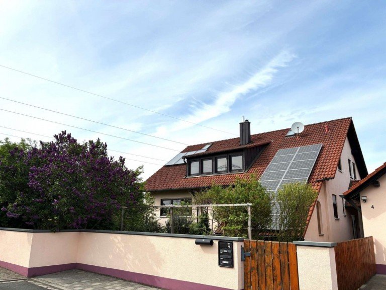 Au�enansicht Oberasbach Dachgeschosswohnung HEGERICH: Attraktive 3-Zimmer-Dachgeschosswohnung mit Terrasse in Oberasbach