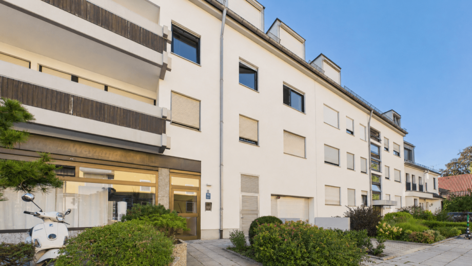Hausansicht (KI-gest�tzt bearbeitet) Erdgeschosswohnung M�nchen