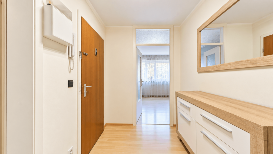 Flur (KI gest�tzt entm�bliert) Erdgeschosswohnung Garching bei M�nchen