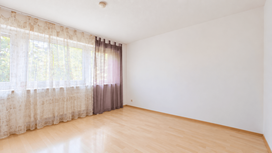 Schlafzimmer (KI gest�tzt entm�bliert) Erdgeschosswohnung Garching bei M�nchen