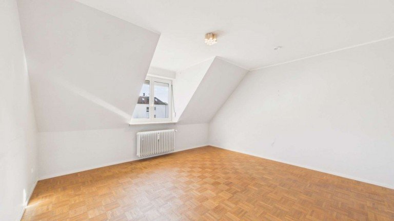 Schlafzimmerr M�nchen Dachgeschosswohnung HEGERICH: leerstehende 3-Zimmer-Dachgeschosswohnung in Sendling-Westpark - Balkon & Top-Anbindung