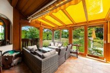 Wintergarten Hegerich: Stilvolles Zweifamilienhaus mit Wintergarten und vielseitigen Nutzungsm�glichkeiten