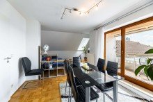 B�ro Hegerich: Stilvolles Zweifamilienhaus mit Wintergarten und vielseitigen Nutzungsm�glichkeiten