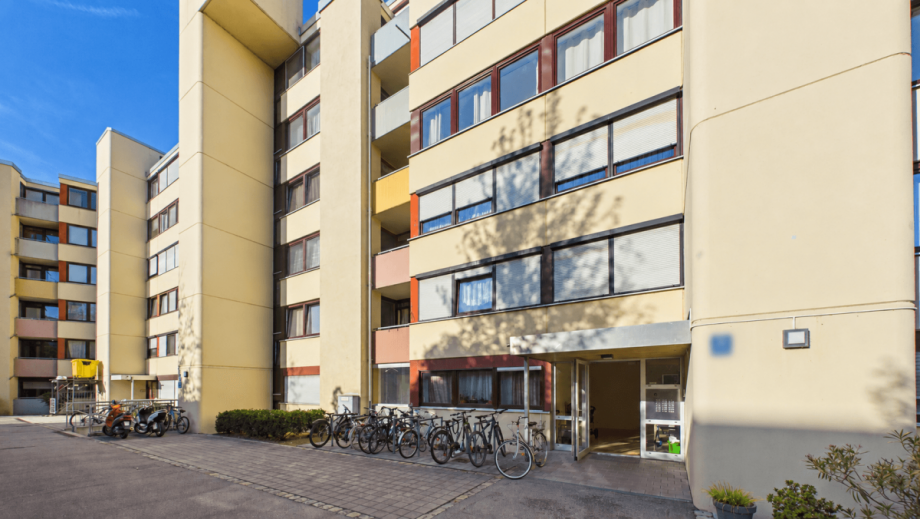 Au�enansicht (KI gest�tzt bearbeitet) Erdgeschosswohnung Garching bei M�nchen