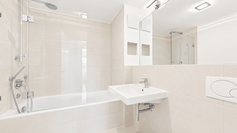 Badezimmer mit Badewanne Dachgeschosswohnung M�nchen