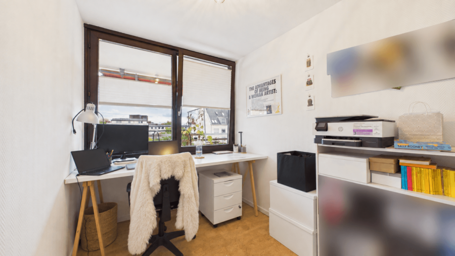 Arbeitszimmer - KI bearbeitet Etagenwohnung m�nchen