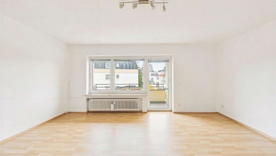 Wohnzimmer (KI-bearbeitet) Etagenwohnung M�nchen