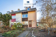 Hausansicht HEGERICH: Wohnen in Erlenstegen! Reihenendhaus mit gro�en Garten