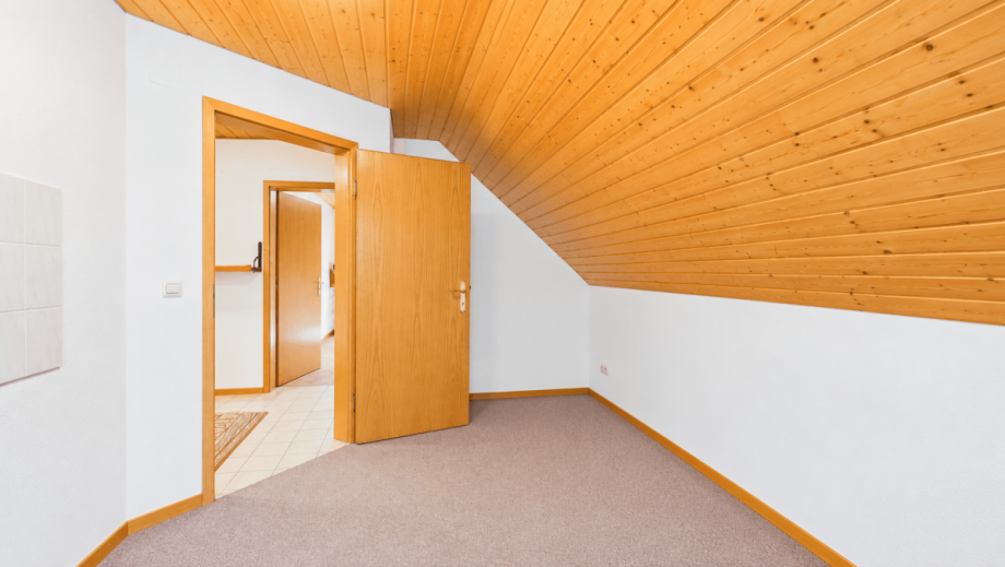 Zimmer Dachgeschoss (KI gest�tzt entm�bliert) Einfamilienhaus M�nchen