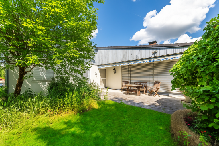 Terrasse Cadolzburg Reihenendhaus HEGERICH: Von Gartentraum & jede menge Platz - komfortabel ausgebautes Einfamilienhaus in Cadolzburg