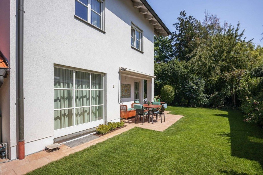 Garten mit Terrasse Einfamilienhaus Ottobrunn