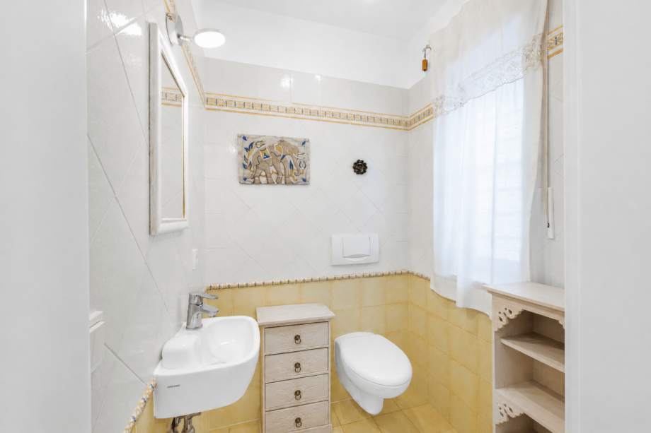 G�ste-WC im Erdgeschoss Einfamilienhaus Ottobrunn