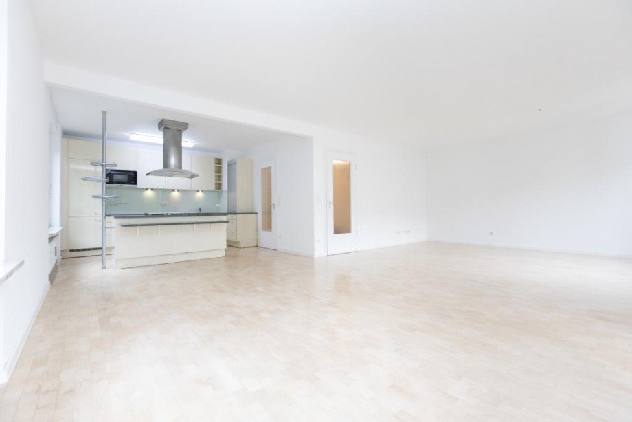 Einbauk�che mit Kochinsel Etagenwohnung M�nchen