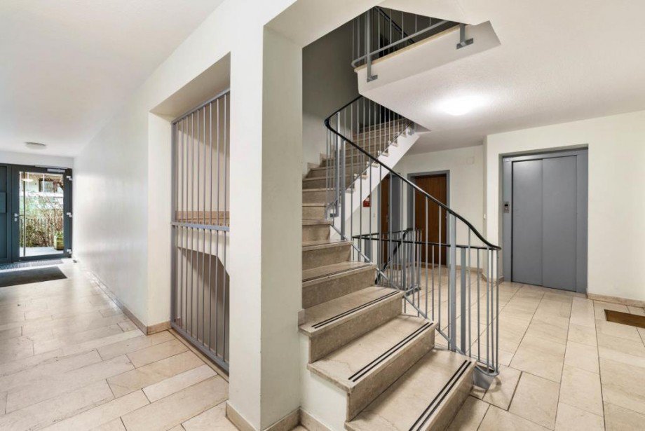 Treppenhaus Erdgeschosswohnung M�nchen