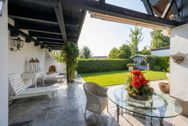 Terrasse Gr�nwald Haus HEGERICH: Elegante Gartenresidenz mit Villencharakter in Gr�nwald - Exklusives Wohnen in Bestlage