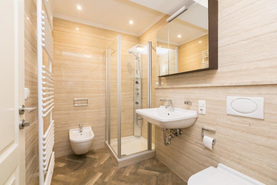 Bad Dachgeschosswohnung M�nchen