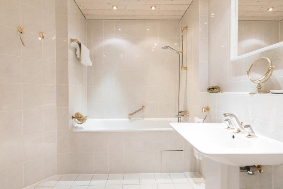 Badezimmer mit Badewanne Etagenwohnung M�nchen