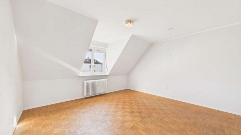 Schlafzimmer M�nchen Dachgeschosswohnung HEGERICH: Helle 3-Zimmer-Dachgeschosswohnung in Sendling-Westpark - Balkon & Top-Anbindung