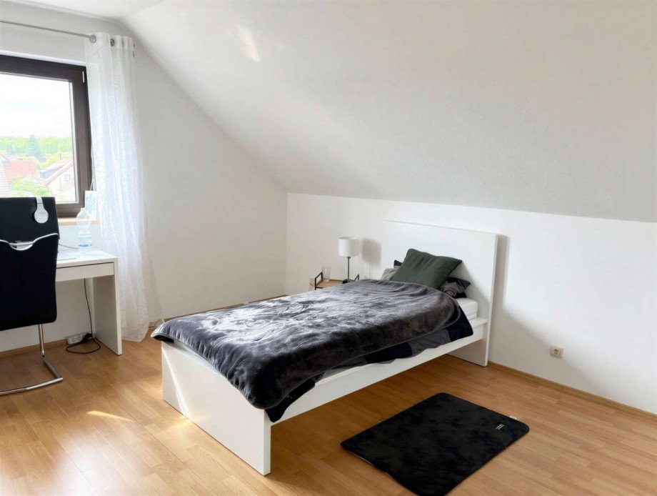 Schlafzimmer 1 Dachgeschosswohnung Oberasbach